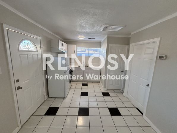 2818 W Heatherbrae Dr