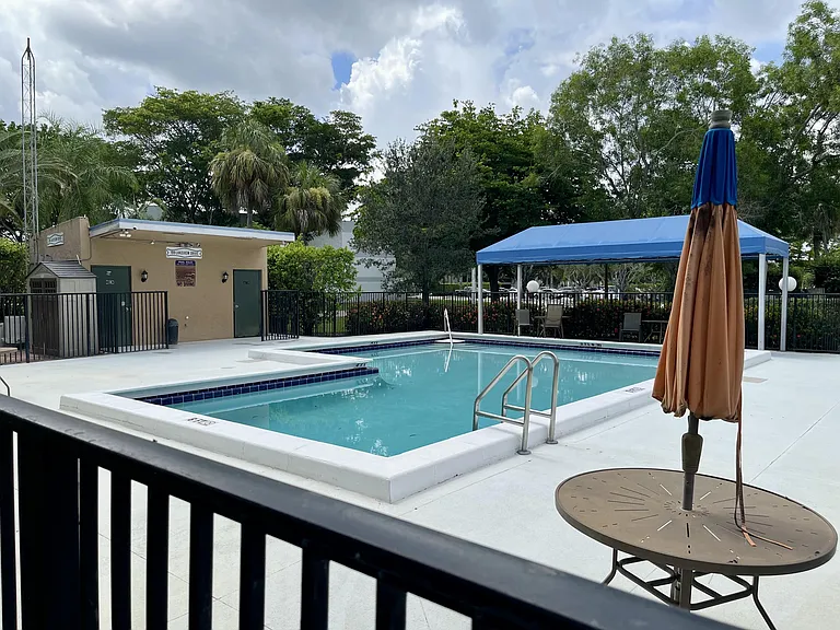197 Lakeview Dr #202 — Photo 4