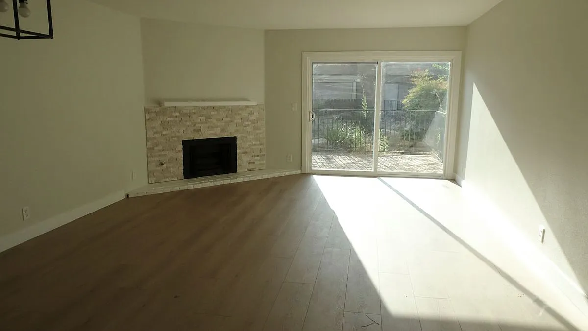 2 bed, 1.0 bath, 1092 sqft, $3,000 — Photo 1