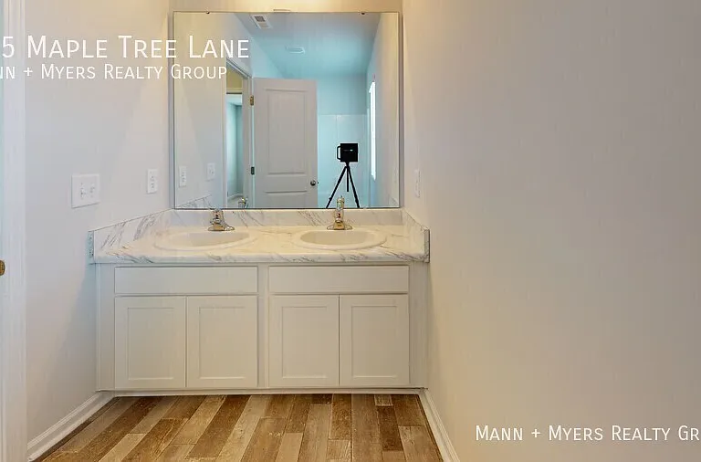 135 Maple Tree Ln — Photo 35