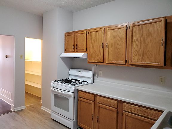 2nd image of 2537 Jackson St NE