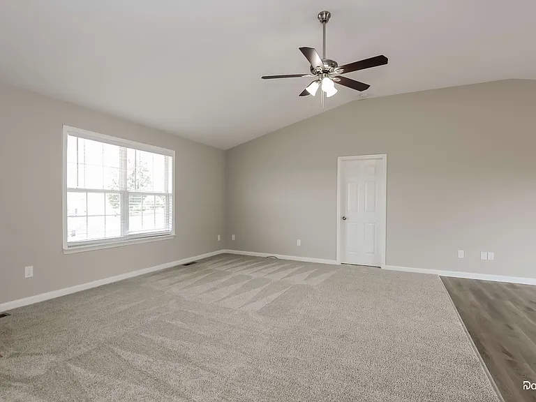 2104 Madison Ct — Photo 4