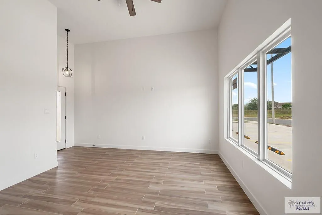 2 bed, 2.0 bath, 1028 sqft, $1,650 — Photo 3