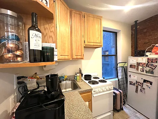 Rented by KNOCKKNOCK LLC | media 6