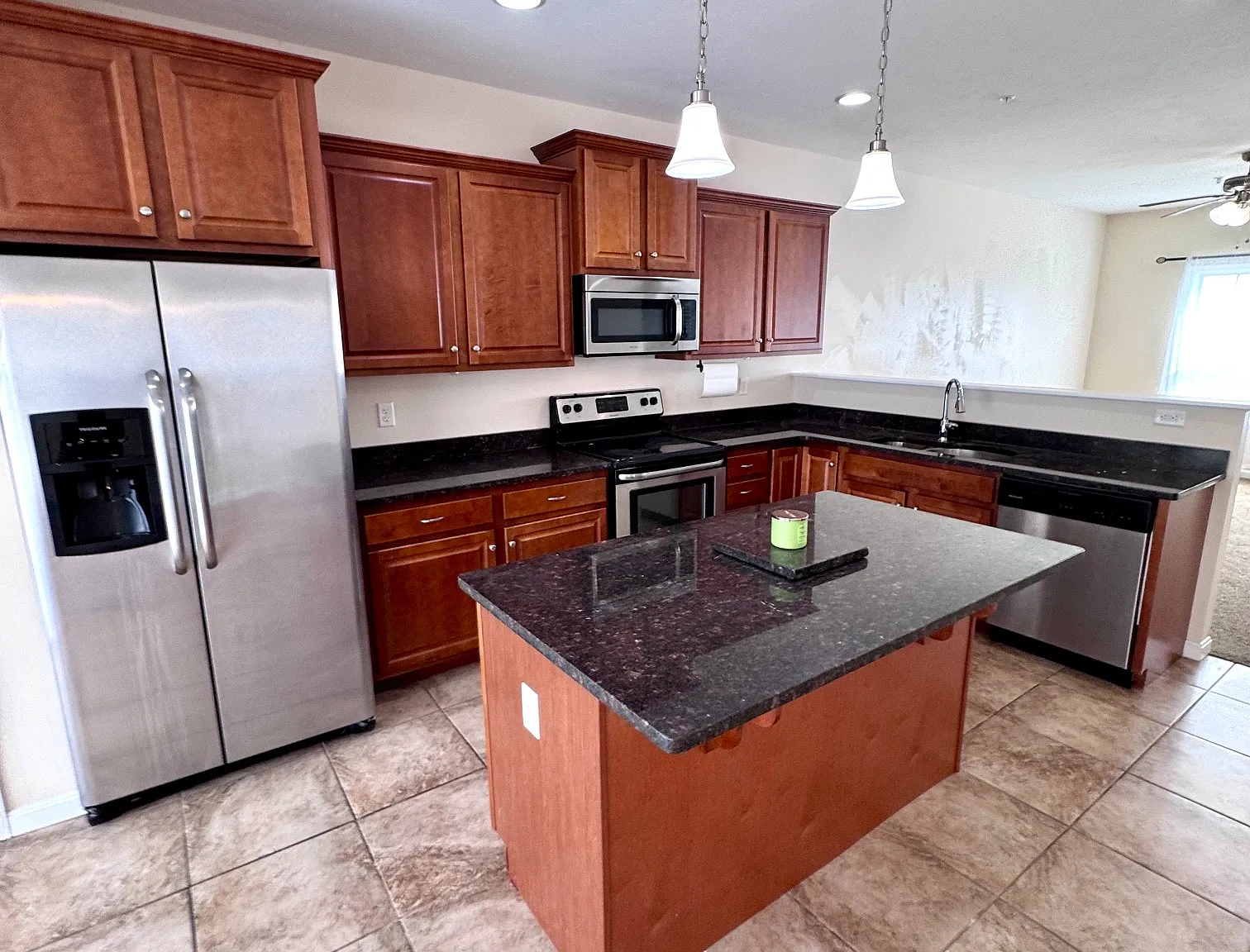 3 bed, 2.5 bath, 1560 sqft, $1,950 — Photo 3