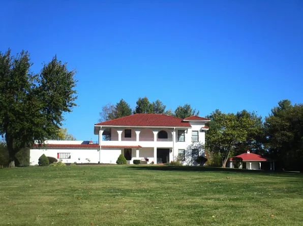 906 County Road 1350 N, Carmi, IL 62821