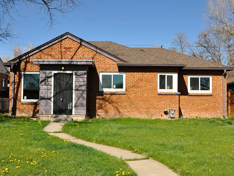 2525 Olive St — Photo 1