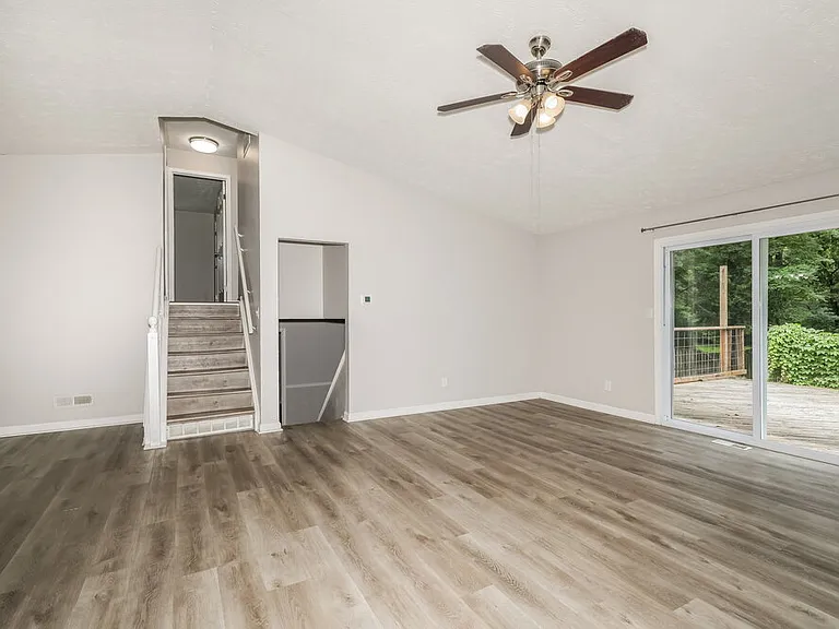 1531 Creekside Ln — Photo 6