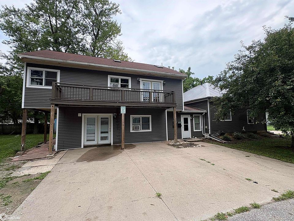 1st image of 206 E Hempstead Ave