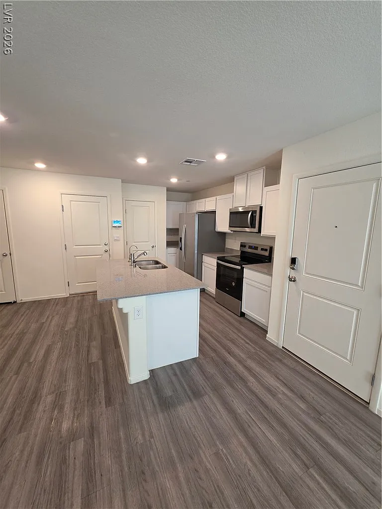 3 bed, 2.5 bath, 1441 sqft, $2,100 — Photo 2
