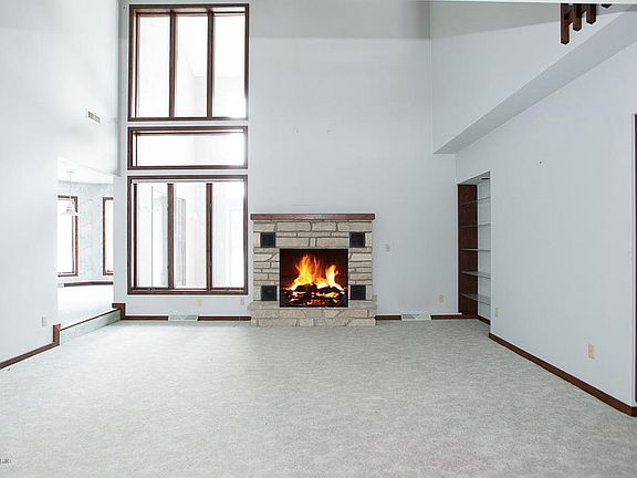 4th image of 102 Whisperwood Ln