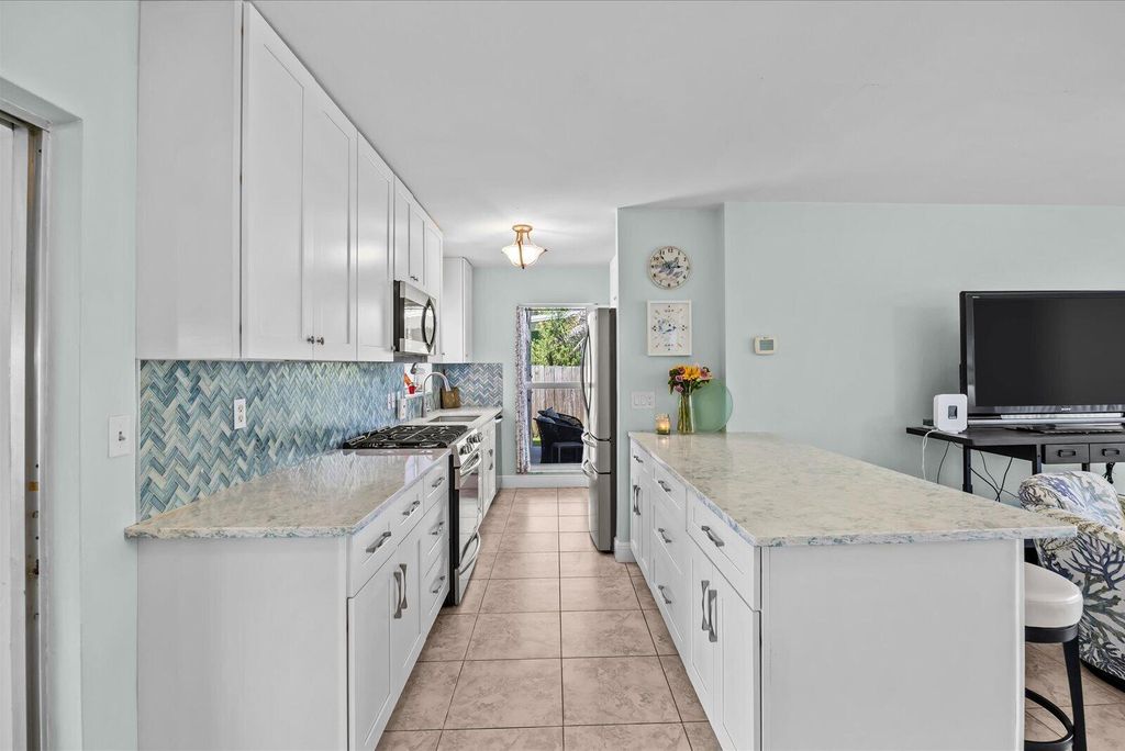 2872 SE Wiltshire Terrace, Port Saint Lucie, FL - View 6