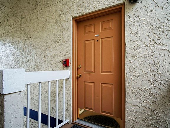 4th image of 1500 SE Royal Green Cir #203