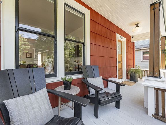 3rd image of 1124 SE 35th Ave