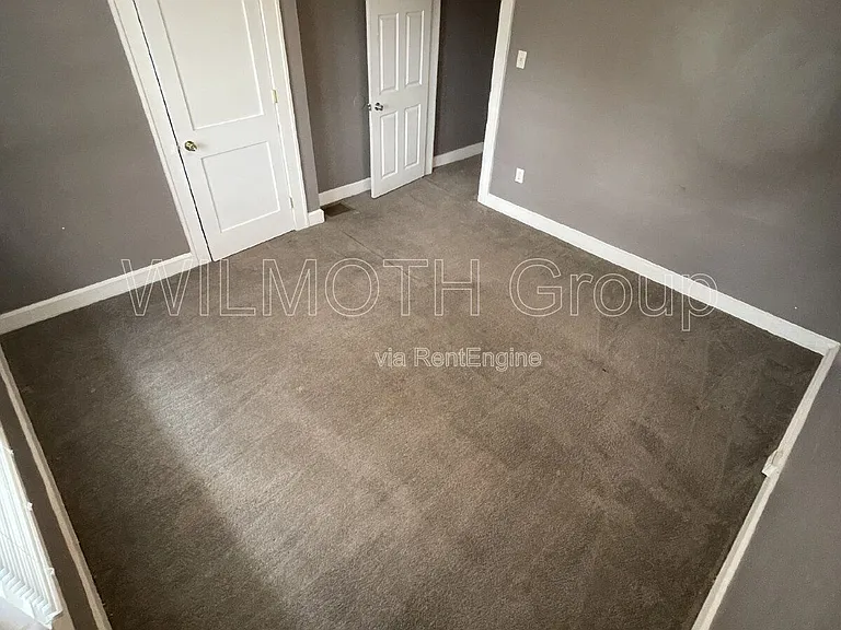 4214 E Washington St — Photo 15