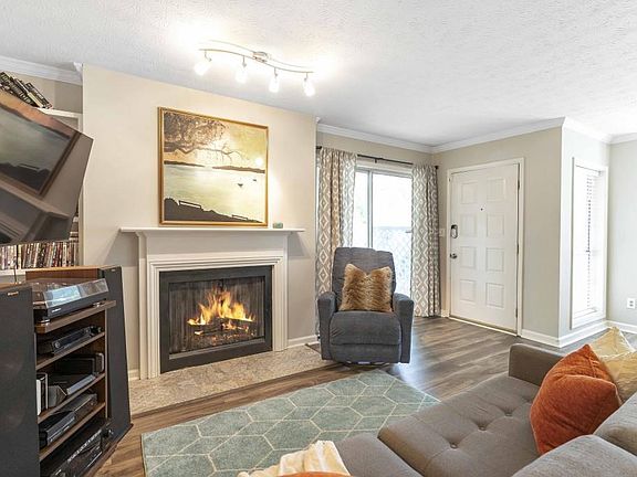 3rd image of 1401 Riverview Dr SE