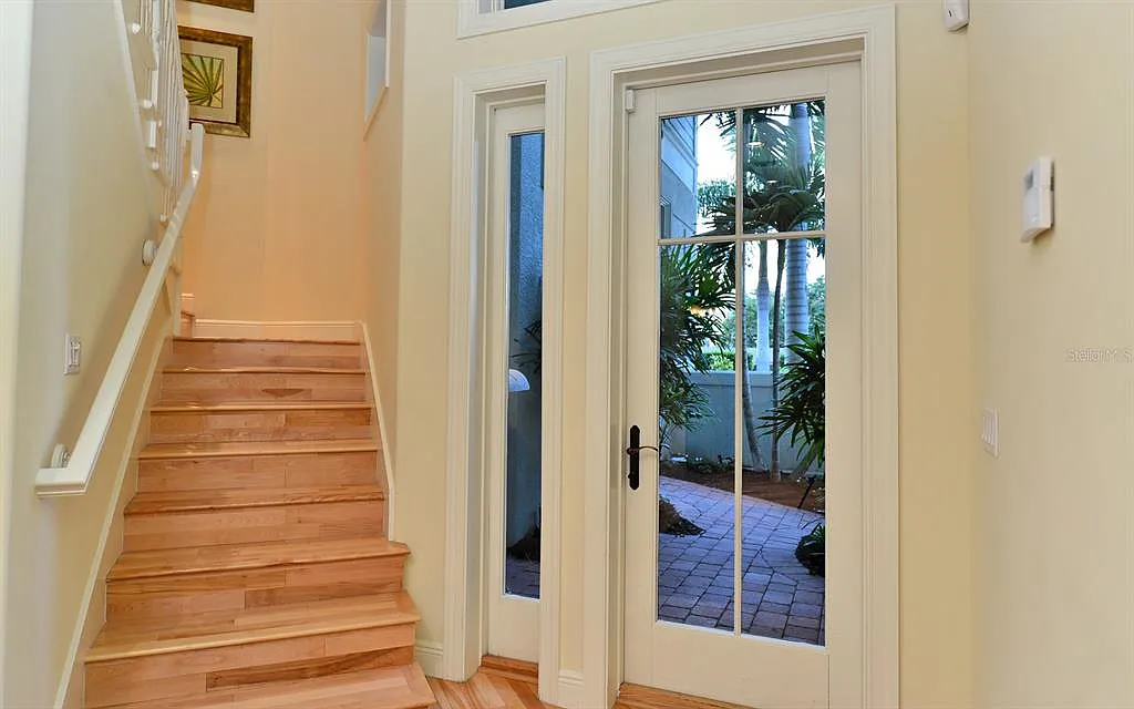 4 bed, 5.5 bath, 4610 sqft, $29,750 — Photo 4
