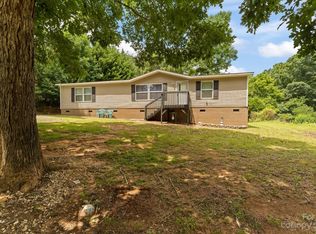 1527 Meadowbrook Ln, Hickory, NC 28602