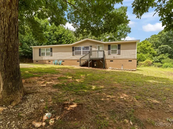 1527 Meadowbrook Ln, Hickory, NC 28602