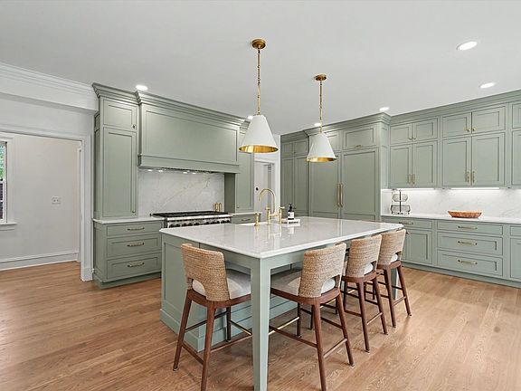 2nd image of 1203 Sussex Ct
