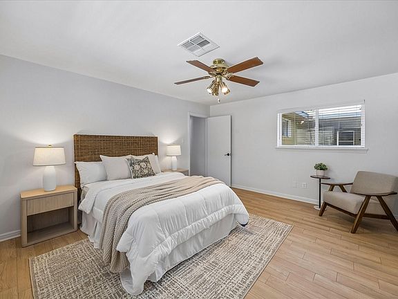 5th image of 11423 Valley Spring Dr