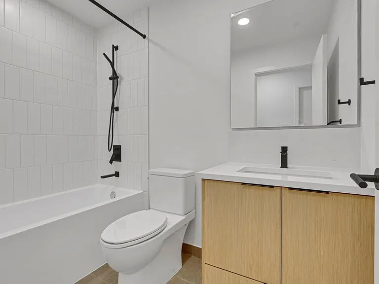422 E 3rd St #401 — Photo 14