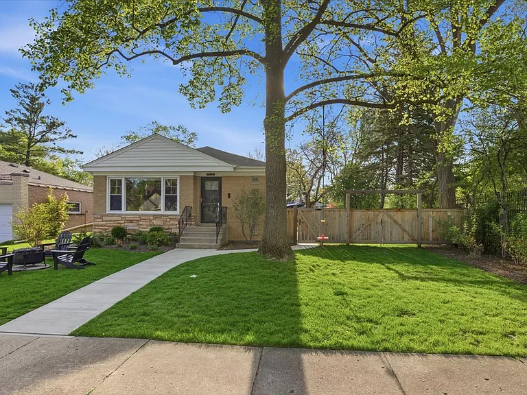 9237 Lincolnwood Dr — Photo 1