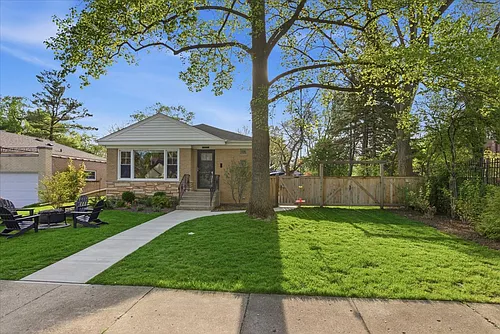 9237 Lincolnwood Dr Photo 1