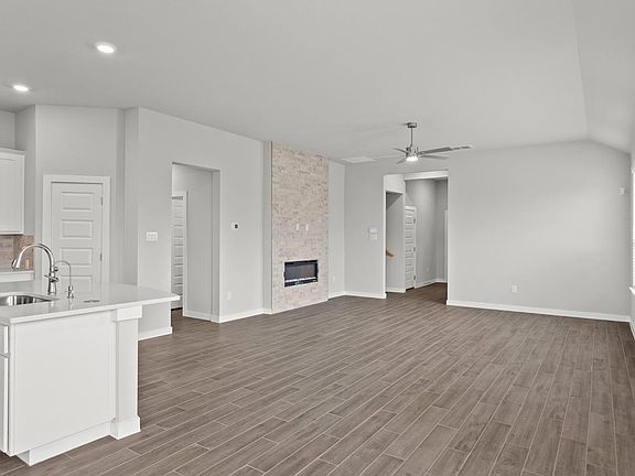 5th image of 121 Arches Dr