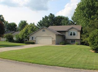 1025 Meadow Ln, Jenison, MI 49428