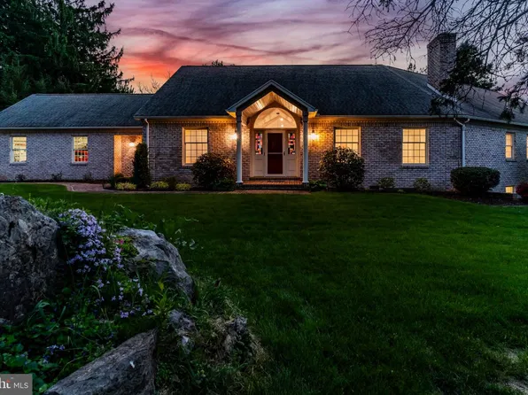 963 Walnut Ln, Carlisle, PA 17013