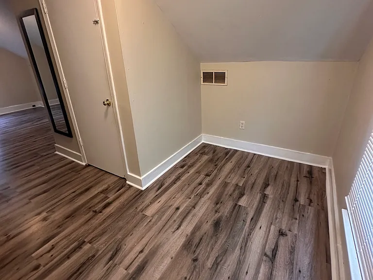 1008 W Lexington Ave — Photo 10