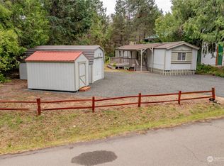 11 N Bass Pl, Hoodsport, WA 98548