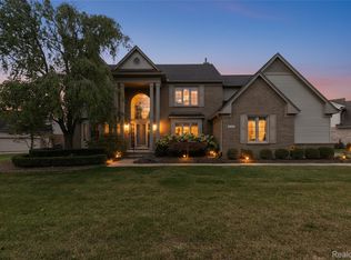 47691 Royal Pointe Dr, Canton, MI 48187