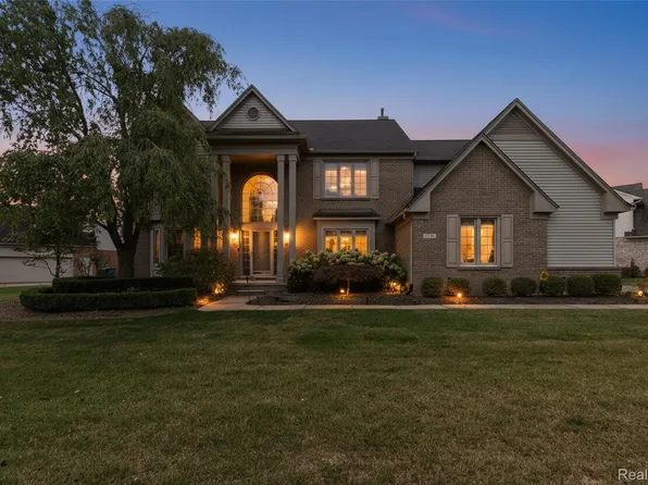 47691 Royal Pointe Dr, Canton, MI 48187