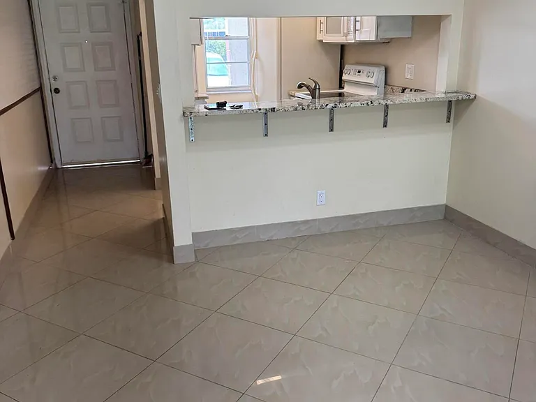9921 Three Lakes Cir #9921 — Photo 27