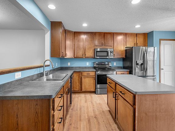 4th image of 15086 Farnham Ave N