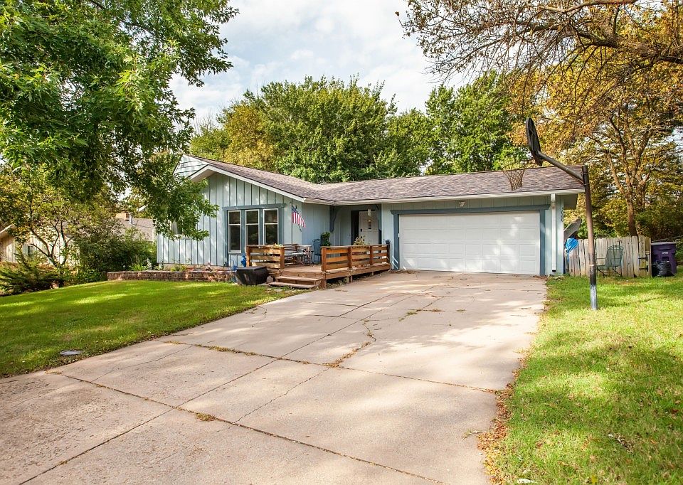 1st image of 3060 Tamarak Dr