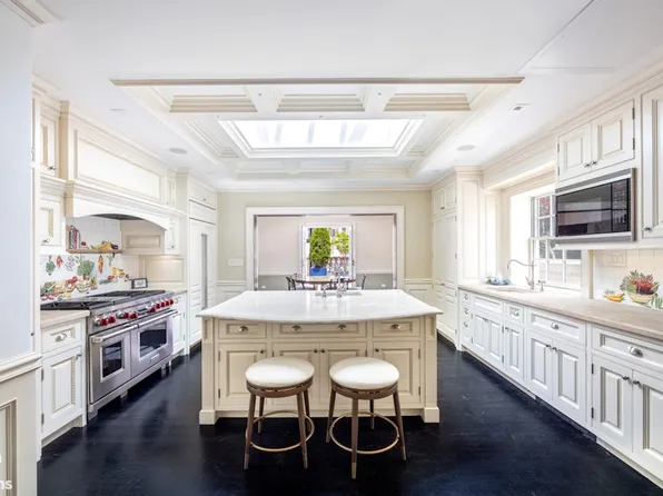 1035 Park Avenue image 10 of 22