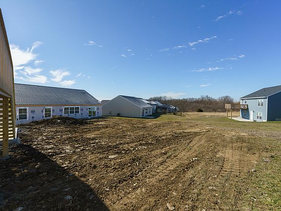 4th image of 105 Arlington Ct
