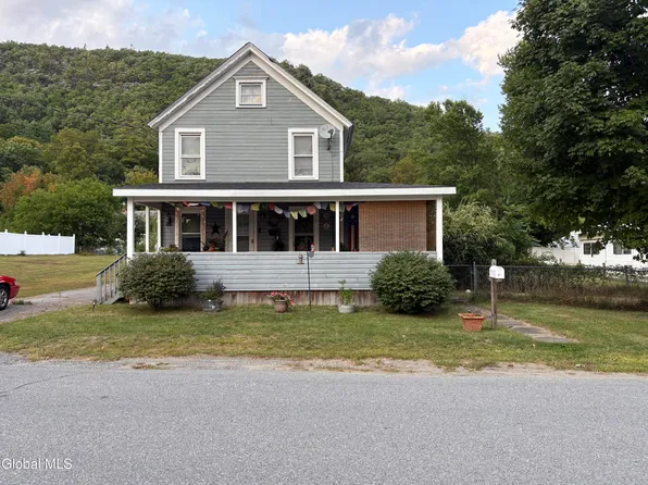 43 Oak Street, Warrensburg, NY 12885