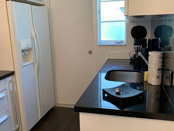 3rd image of 1611 Lenox Ave #102