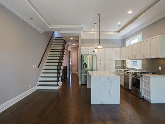 4th image of 1035 N Marshfield Ave #2