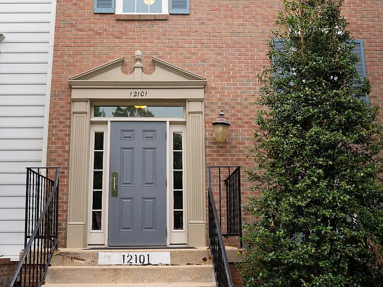 12101 Greenwood Ct #301 — Photo 2