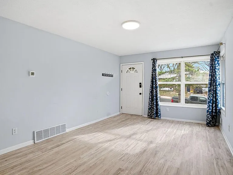 4628 Johnson St NE #4628 — Photo 8