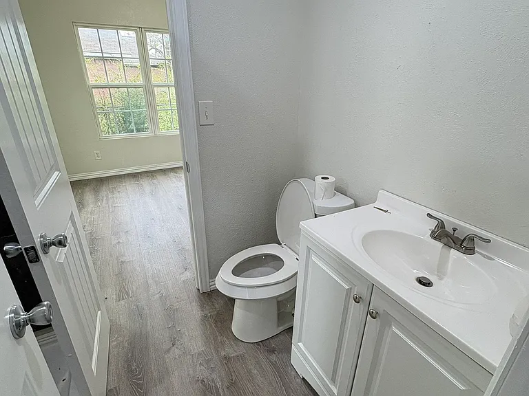 436 N Bryant Ave — Photo 7