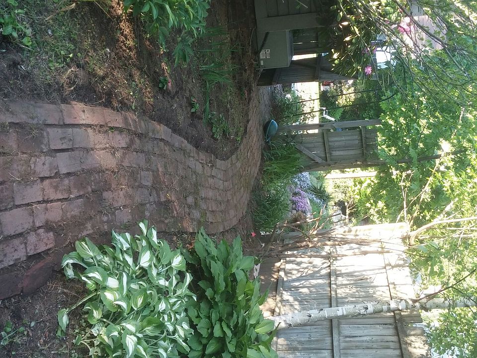 2nd image of 43 Mechanic St