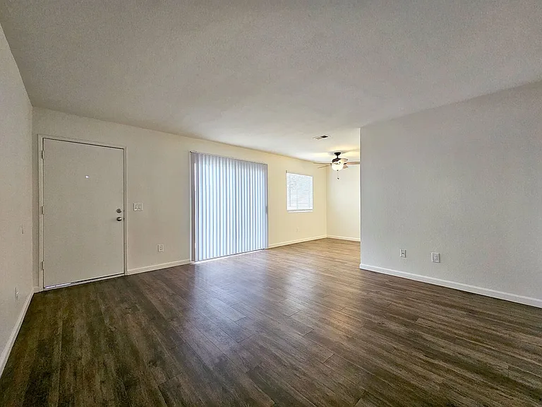Palm Villas Apartments — Photo 10