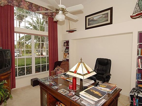 5th image of 215 Ivory Dr