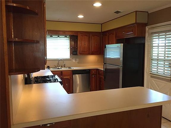 3rd image of 3434 Dartmouth Dr